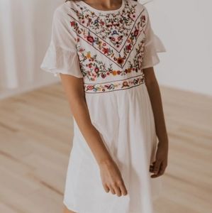 Beautiful White Foral Dress XXL